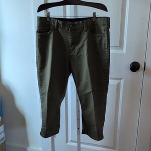 Liz Claiborne Olive Cropped Pants Size 14 Womens